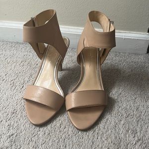 Jessica Simpson Nude Heels. size 8. Well loved but still so cute!
